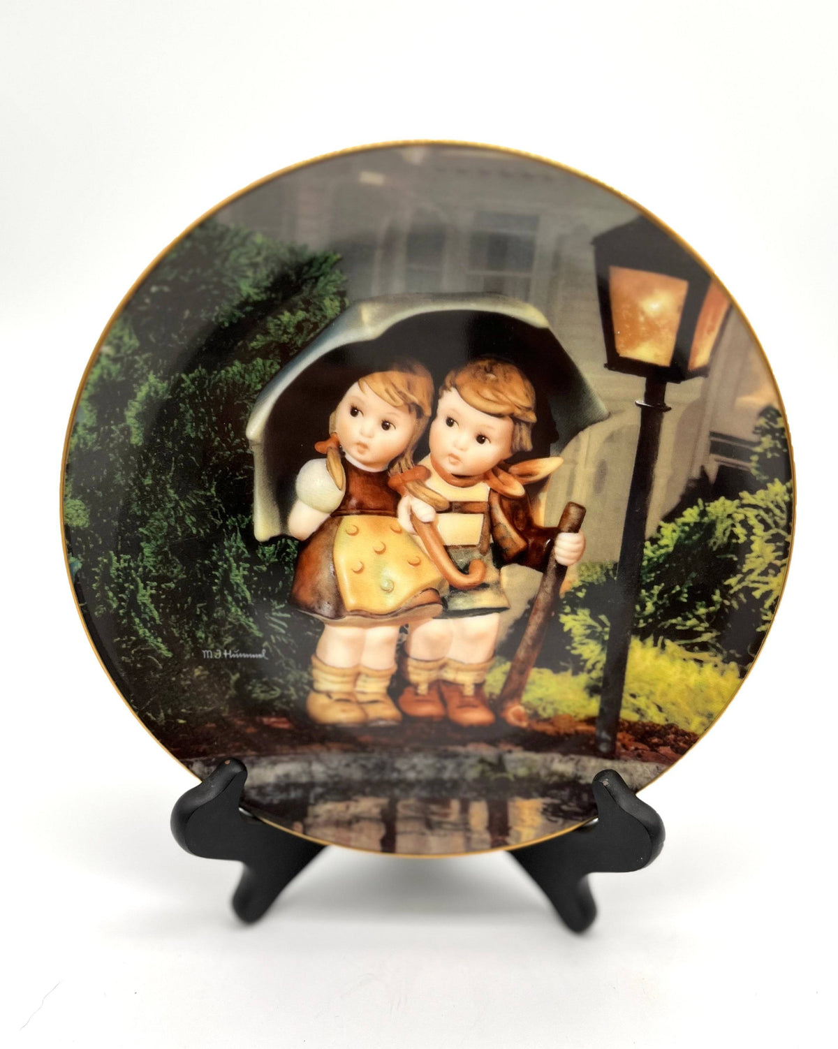 M.J. Hummel plate "Stormy Weather", collection Little Companions, Plate No.F9499 - TheRealThreads