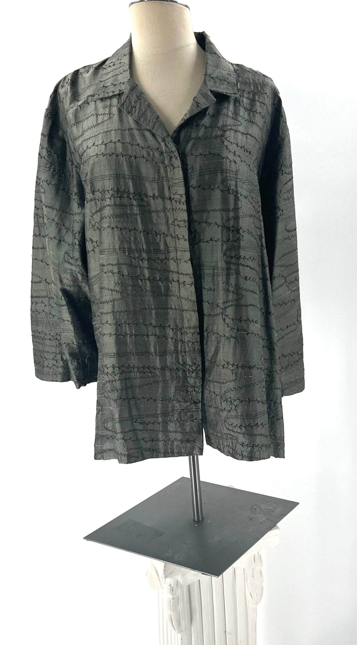 Silk Shirt By Chico's Size 3 Embroidery Rayon Green Button Down Top With Hidden Buttons - TheRealThreads