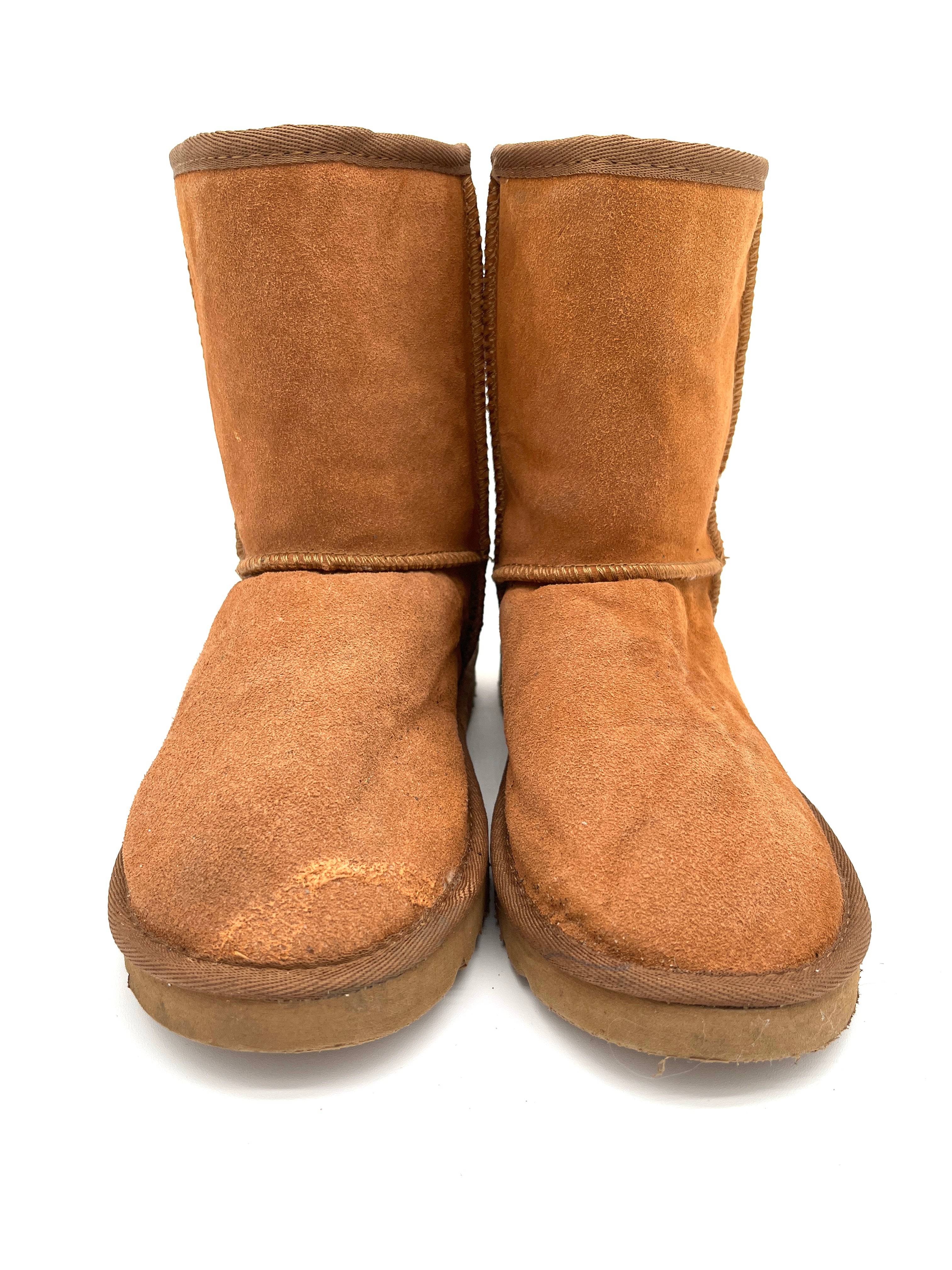 Womens Size 7  / Girls Size 5 Ugg Boots Carmel Brown Leather  Great Condition with small blemish - RealThreads